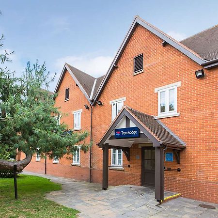 Travelodge Basildon Уикфорд Екстериор снимка