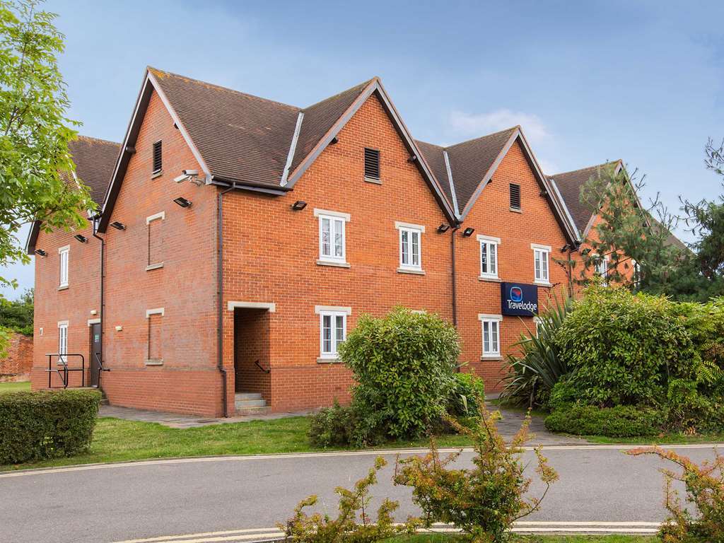 Travelodge Basildon Уикфорд Екстериор снимка