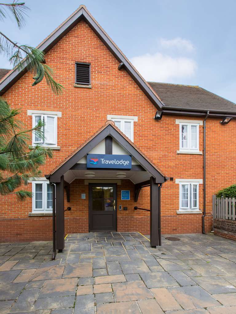 Travelodge Basildon Уикфорд Екстериор снимка
