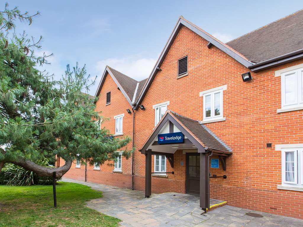 Travelodge Basildon Уикфорд Екстериор снимка