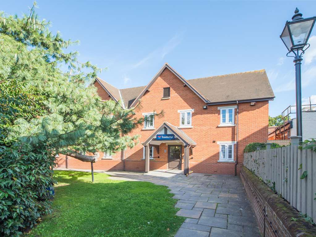 Travelodge Basildon Уикфорд Екстериор снимка