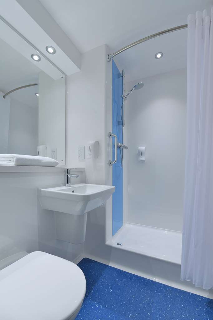 Travelodge Basildon Уикфорд Стая снимка